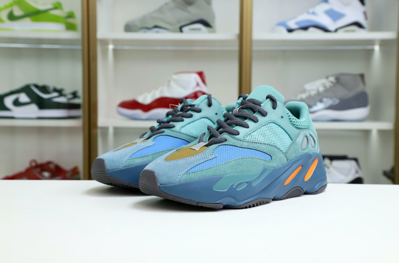 Yeezy boost 700 "Faded
